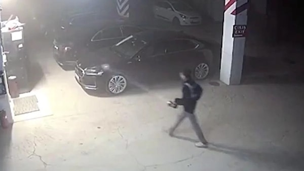 Uzman bilirkişi heyeti tarafından hazırlanan 189 sayfalık raporda, araçları kurtarmaya gidenlerin otoparkın kapısını açmasıyla yangının büyümesine neden oldukları açıkça yer aldı.