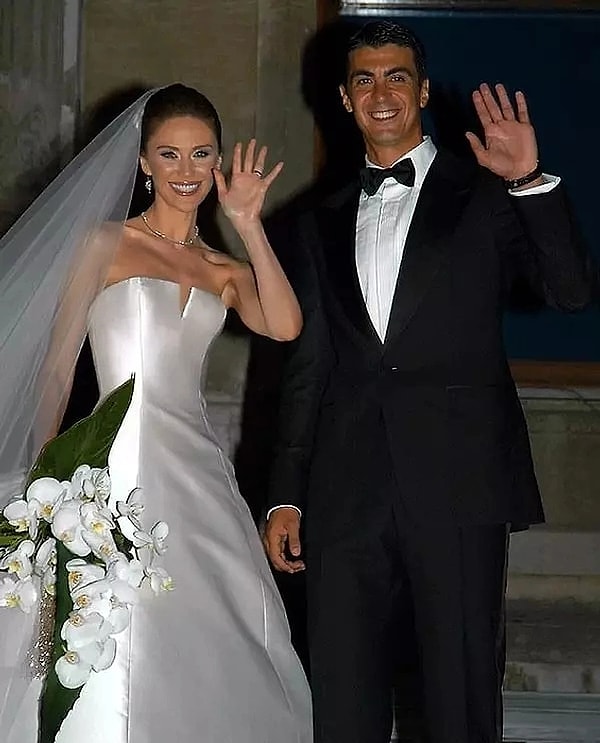 Demet Şener’le 2005 yılında nikah masasına oturan İbrahim Kutluay, dönemin en gözde çiftlerinden biri olarak magazin gündeminde yerini almıştı. Görseli