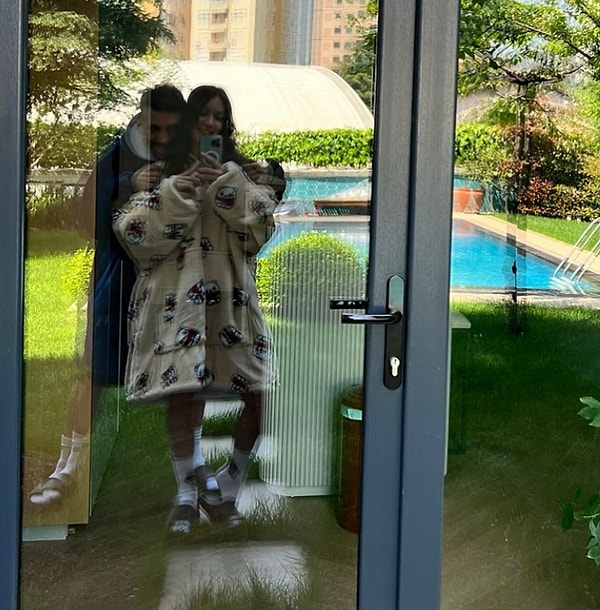 Oğuzhan Koç, biricik aşkının yeni yaşını ‘Happy birthday’ yani ‘Seni çok seviyorum’ @hazalsubasii ❤️ notunu düştüğü bu paylaşımla kutladı.