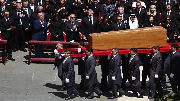Katoliklerin ruhani lideri Papa Francesco için Vatikan'da düzenlenen cenaze törenine ABD Başkanı Donald Trump da katılmıştı.