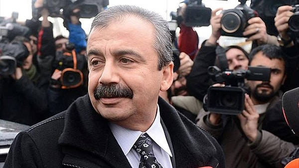 TBMM Başkanvekili ve DEM Parti İstanbul Milletvekili Sırrı Süreyya Önder vefat etti. Görseli