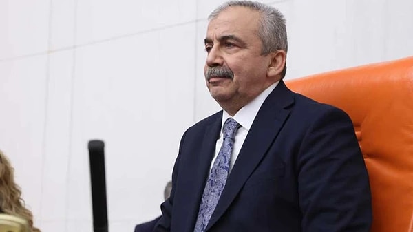 Sırrı Süreyya Önder yaşam mücadelesini kaybetti. Görseli