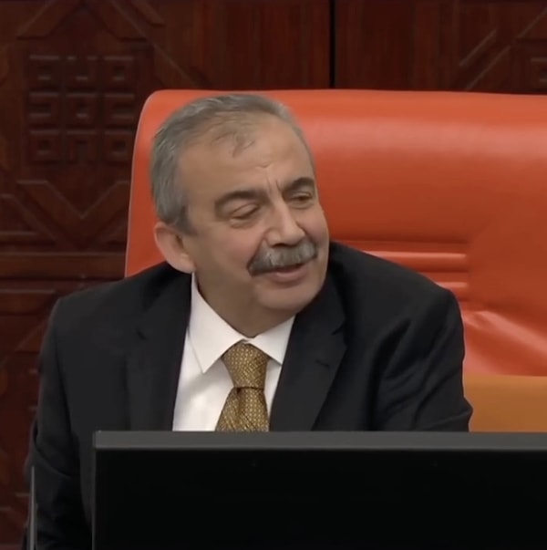 Sırrı Süreyya Önder'in ardından Cumhurbaşkanı Erdoğan, CHP Lideri Özgür Özel ve MHP Genel Başkanı Devlet Bahçeli gibi pek çok siyasi ve ünlü isim taziye mesajı yayınladı.