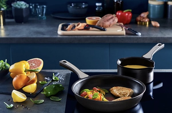 2. Mutfakta harikalar yaratmak isteyenler için Tefal Titanyum 6X Tava, Amazon’da indirimli fiyatıyla sizi bekliyor! 🍳
