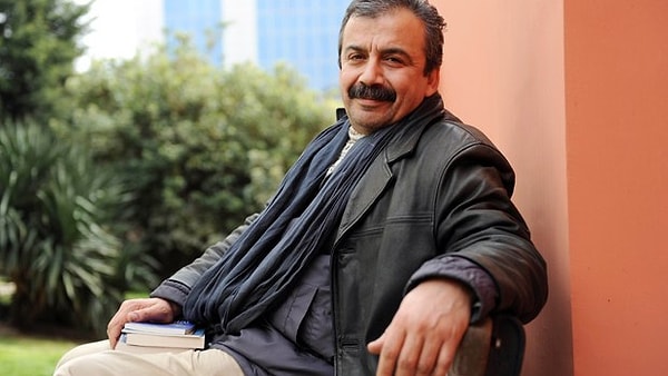 DEM Parti milletvekili ve yönetmen Sırrı Süreyya Önder, geçtiğimiz gün tedavi gördüğü hastanede yaşam mücadelesini kaybetmişti.
