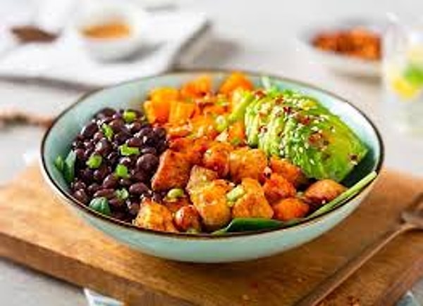 5. Miso Soslu İsli Tavuk Kasesi ve Yeşil Soslu Patates
