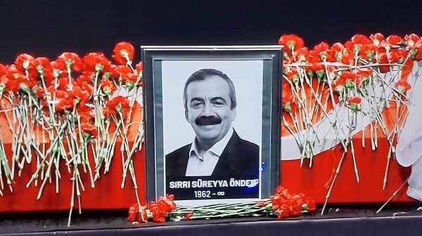 Cenaze töreni 4 Mayıs’ta Taksim Atatürk Kültür Merkezi’nde düzenlendi.