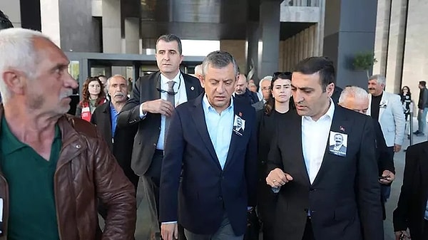 Sırrı Süreyya Önder'in cenazesi için AKM'de bir anma töreni gerçekleştirildi.