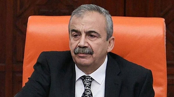 Sırrı Süreyya Önder, 3 Mayıs günü yaşam mücadelesini yitirerek vefat etti.