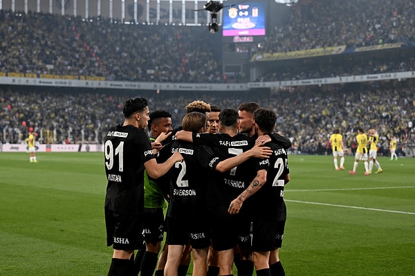 Beşiktaş'ın derbi zaferleri devam etti.