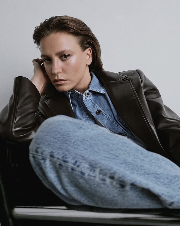 Gelelim reklam sektörünün gözdesi Serenay Sarıkaya’ya…