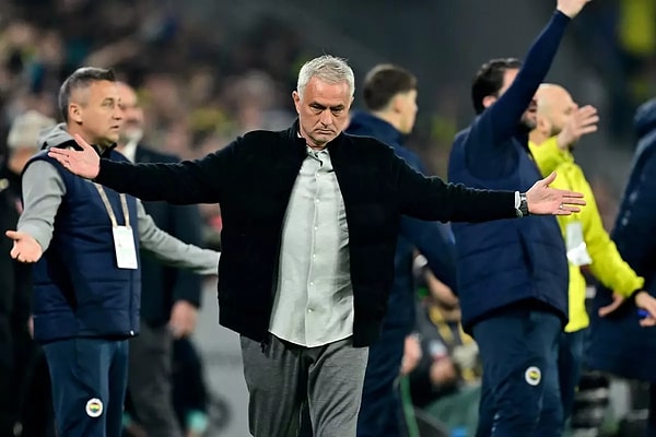 Fenerbahçe'de Mourinho'ya büyük tepki var. Görseli