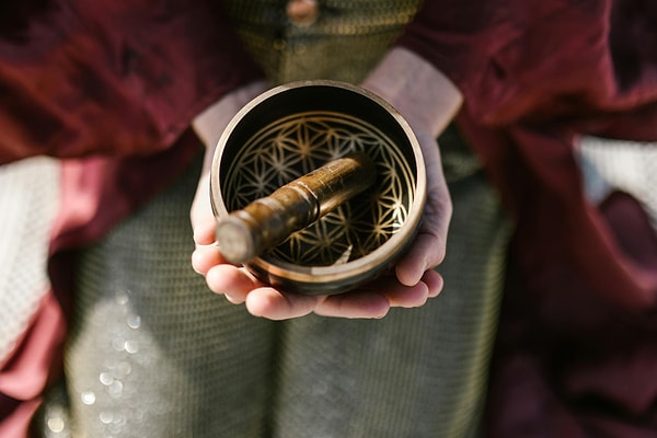 2025 Nisan Ayı Astrolojik Perspektifi ve Derinlemesine Analiz
