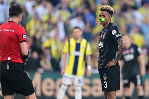Penaltı atışına lazer engeli.