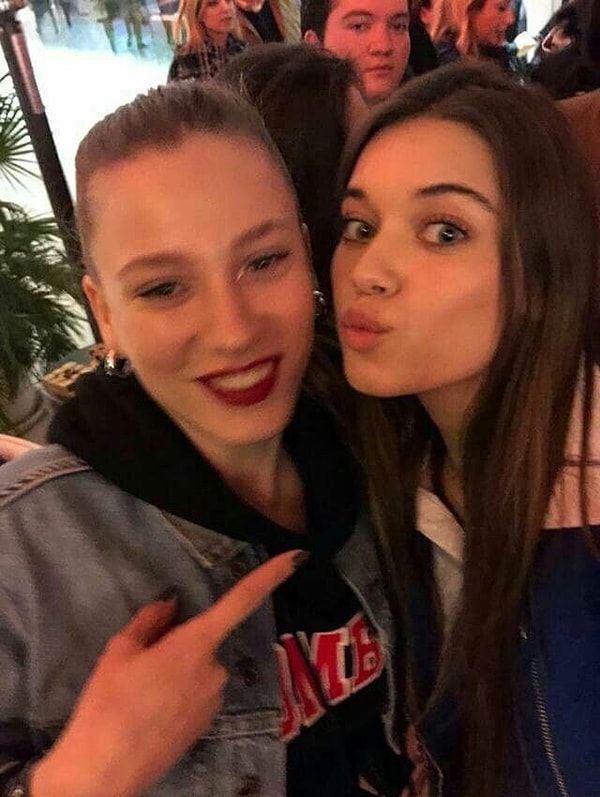 Ünlü kadın oyuncuların reklam ücretleri dudak uçuklattı: Serenay Sarıkaya zirvede!