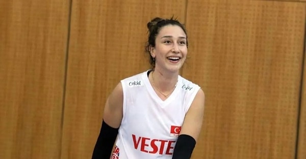 5. Hande’ye ilk servis atan isim kimdi? (Yani ilk antrenörü 😄)