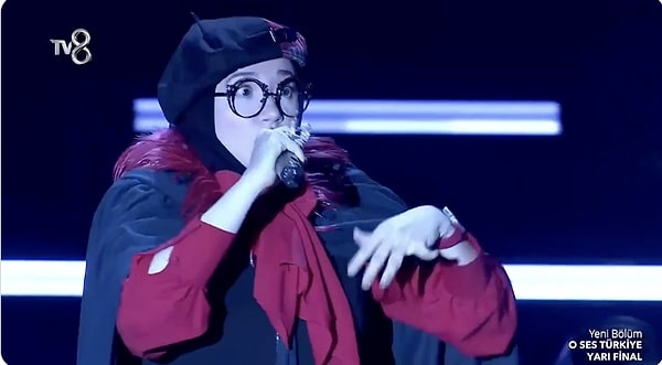 O Ses Türkiye finalistlerinden Funda Kayacık, yarı finale Eurovision şarkısıyla damga vurdu. Görseli