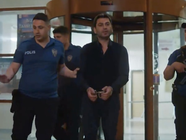 Aşiret dizisi özlemine ilaç gibi gelen Uzak Şehir'in son bölümü yine izleyenleri ekranlara kilitledi.