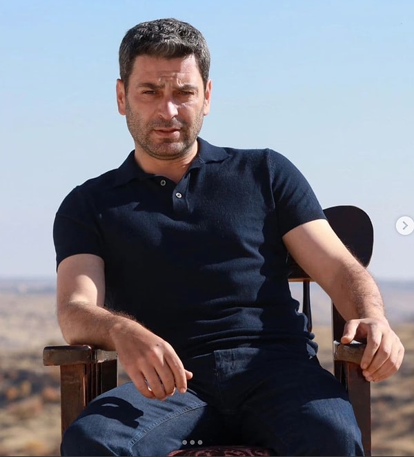 Ekranların “sert adam” kontenjanını yıllardır başarıyla dolduran Ozan Akbaba, özellikle Eşkıya Dünyaya Hükümdar Olmaz dizisindeki İlyas Çakırbeyli rolüyle hafızalara kazınmış bir isim. Görseli