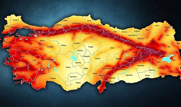 AFAD'ın sosyal medya hesabından Türkiye Deprem Tehlike Haritası'na ilişkin açıklama ve yetkililerin bilgilendirmelerinin yer aldığı bir video paylaşıldı.