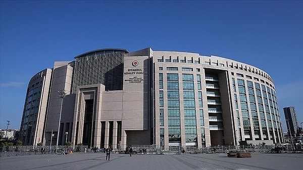İstanbul Büyükşehir Belediyesine (İBB) yönelik yolsuzluk soruşturması kapsamında firari şüpheli Murat Gülibrahimoğlu'nun mal varlığına el konuldu. Görseli