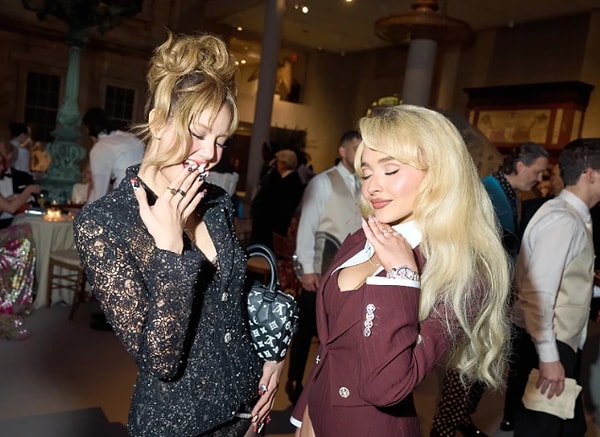 Dünyanın en prestijli moda etkinliklerinden biri olan Met Gala, 2025’te “Superfine: Tailoring Black Style”, siyah teması odak noktasındaydı! Görseli
