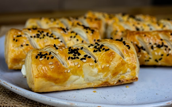 1. Peynirli Milföy Ruloları Görseli