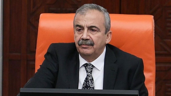 3 Mayıs’ta hayatını kaybeden Sırrı Süreyya Önder’in arabasında suikast düzeneği bulunmuş! Görseli