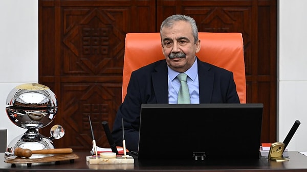 DEM Parti’den yapılan açıklamada iddialar doğrulanırken ““Yapılan incelemede, aracın sol arka lastiğini patlatabilecek, demirden yapılmış keskin bir düzeneğin yerleştirildiği tespit edilmiştir” ifadeleri kullanıldı. Görseli