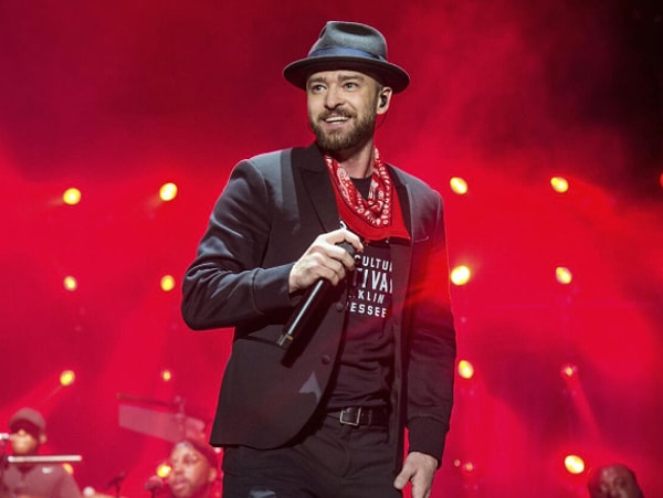 “Cry Me a River”, “Rock Your Body”, “What Goes Around... Comes Around” ve “Mirrors” gibi hitlerle listeleri kasıp kavuran Timberlake, Türkiye konseriyle heyecan yarattı. Görseli
