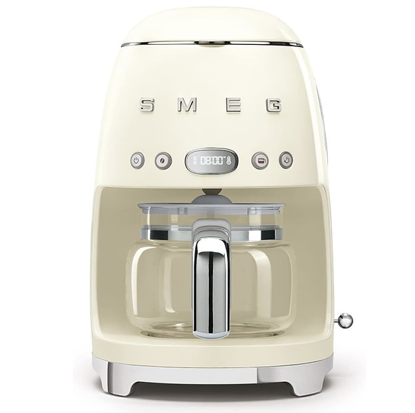 2. Amazon günün fırsatlarında yer alan Smeg marka filtre kahve makinesini mutlaka inceleyin! Görseli