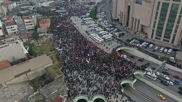Ekrem İmamoğlu’nun Çağlayan Adliyesi’nde ifade verdiği sırada adliye önünde olaylar yaşanmıştı.