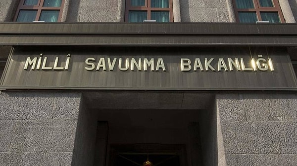 Bazı emekli askerlerin orduevlerine girişlerinin yasaklandığı ortaya çıktı. Bu isimlerden biri de emekli askeri hakim Ahmet Zeki Üçok oldu.
