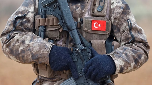 Milli Savunma Bakanlığı Basın-Halkla İlişkiler Müşaviri ve Bakanlık Sözcüsü Tuğamiral Zeki Aktürk, bazı emekli askerlerin orduevlerine giriş yasağı hakkındaki sorular üzerine şu açıklamayı yaptı: