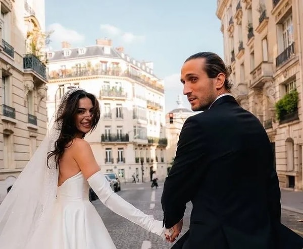 Magazin dünyasının en gözde çiftlerinden Melisa Aslı Pamuk ve Yusuf Yazıcı, geçtiğimiz yıl Mayıs ayında nikah masasına oturmuştu. Görseli