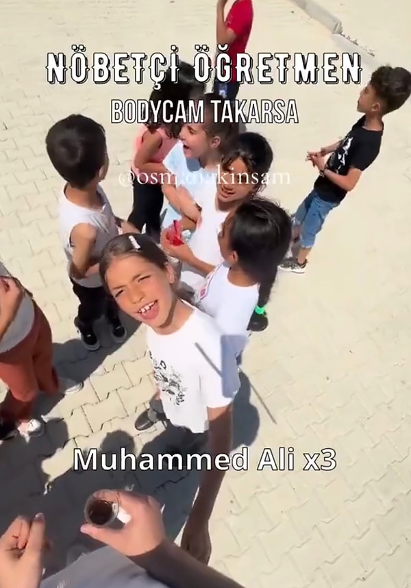 Kız öğrencilerin öğretmenlerine olan sevgisi, erkek öğrencilerin ise durmak bilmemesi dikkat çekti.