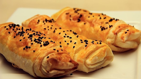 2. Peynirli Mini Börekler ve Havuçlu Hızlı Muffin Görseli