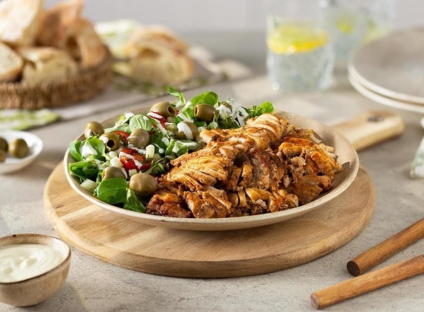 Izgara Tavuklu Shawarma Salatası