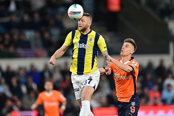 Haftanın açılış maçında Fenerbahçe, Başakşehir'e konuk oldu.