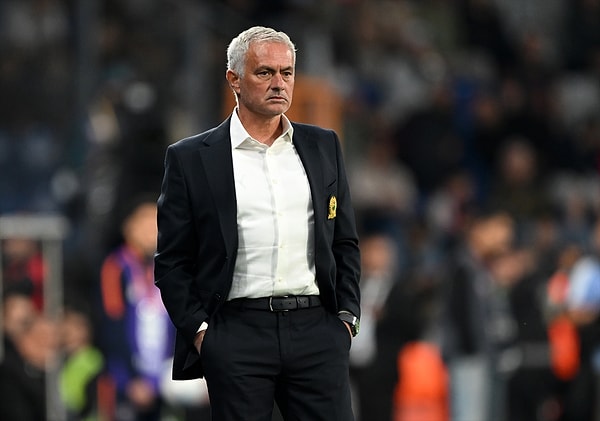Mourinho'ya ilk 11 sorusu soruldu. Görseli