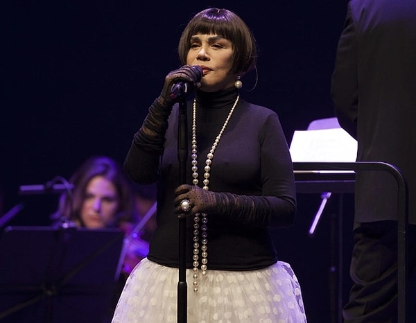 Sezen Aksu deleitó a sus fans