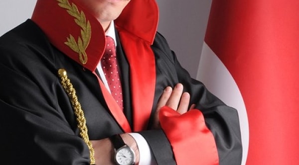 Olayın yaşadığı zamanda evli olan Ankara Cumhuriyet Savcısı H.C., aynı adliyede görev yapan Ağır Ceza Mahkemesi Başkanı Y.G. ile evinde buluştu. Görseli