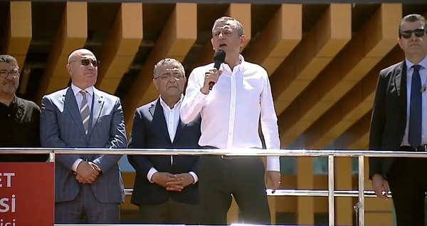 Van Valisi Ozan Balcı'yı hedef alan Özgür Özel şunları söyledi: