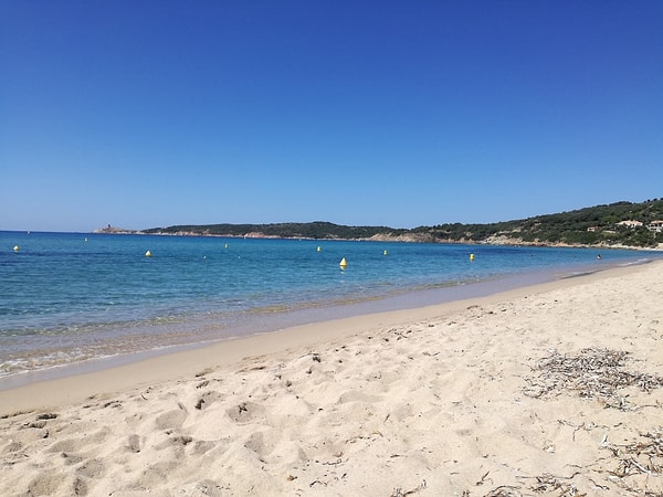 Listede Fransa’ya bağlı Korsika Adası’ndaki Plage de Péru Plajı da var. Görseli