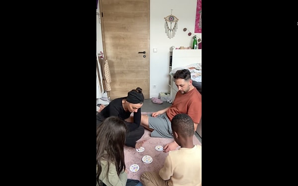 Annelik, sınırsız bir sevgi ve büyük bir özveri gerektirir. Görseli