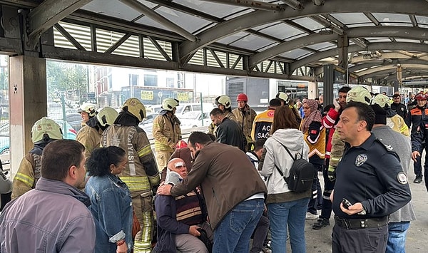 Edinilen bilgilere göre, henüz belirlenemeyen nedenle yaşanan kazada 1 kişi hayatını kaybetti, 2'si ağır 20 kişi ise yaralandı.
