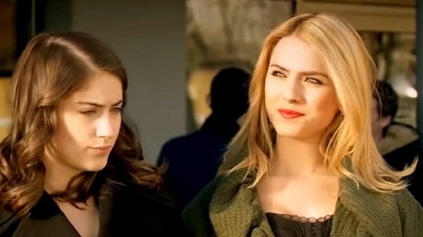 Katıldığı bir YouTube programında "Herkes beni hala Hande olarak görüyor" diyen Ceyda Ateş'in yapımcı isteği itirafı da dikkat çekti.