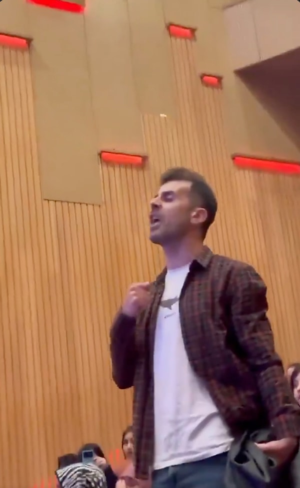 Milli Eğitim Bakanı Yusuf Tekin, Zeytinburnu Belediyesi’nin düzenlediği etkinliğe katıldı. Görseli