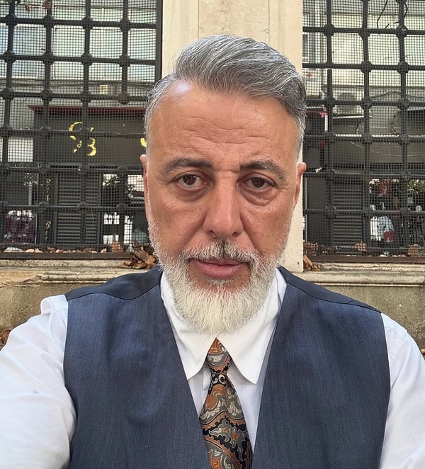 Hamdi Alkan oyuncu, yönetmen ve senarist kimliğiyle pek çok başarılı projeye imzasını atıyor.