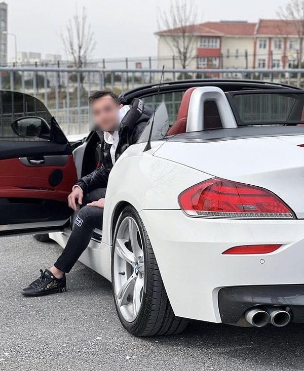 Polis ekipleri, yürütülen çalışmalarda yüzlerce saatlik güvenlik kamerası görüntüsünü inceledi.